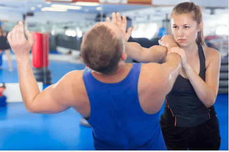 Técnicas para aprender defensa personal femenina