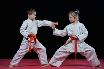 Karate, una forma de fortalecer y estimular a los niños