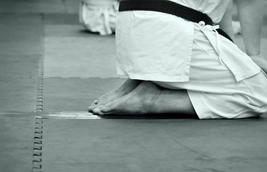 En qué difiere en karate antiguo y el moderno